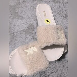 Michael Kors Sz 9 Faux Fur Indoor/Outdoor Slides